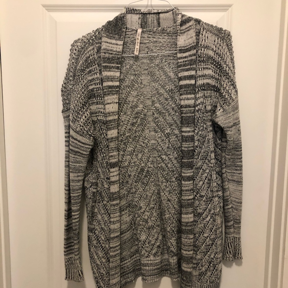 Leo and Nicole Grey Knit cardigan size M